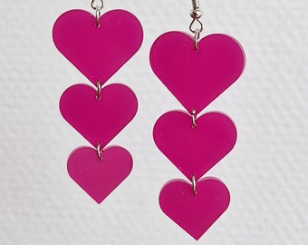 Roze hartjes hangoorbellen | statement oorbellen | drie 3 harten | transparant neon roze | cadeau voor haar | geschenken | kawaii | schattig
