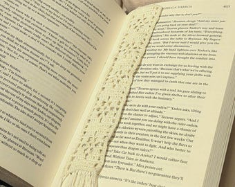 Floral lace crochet bookmark pattern