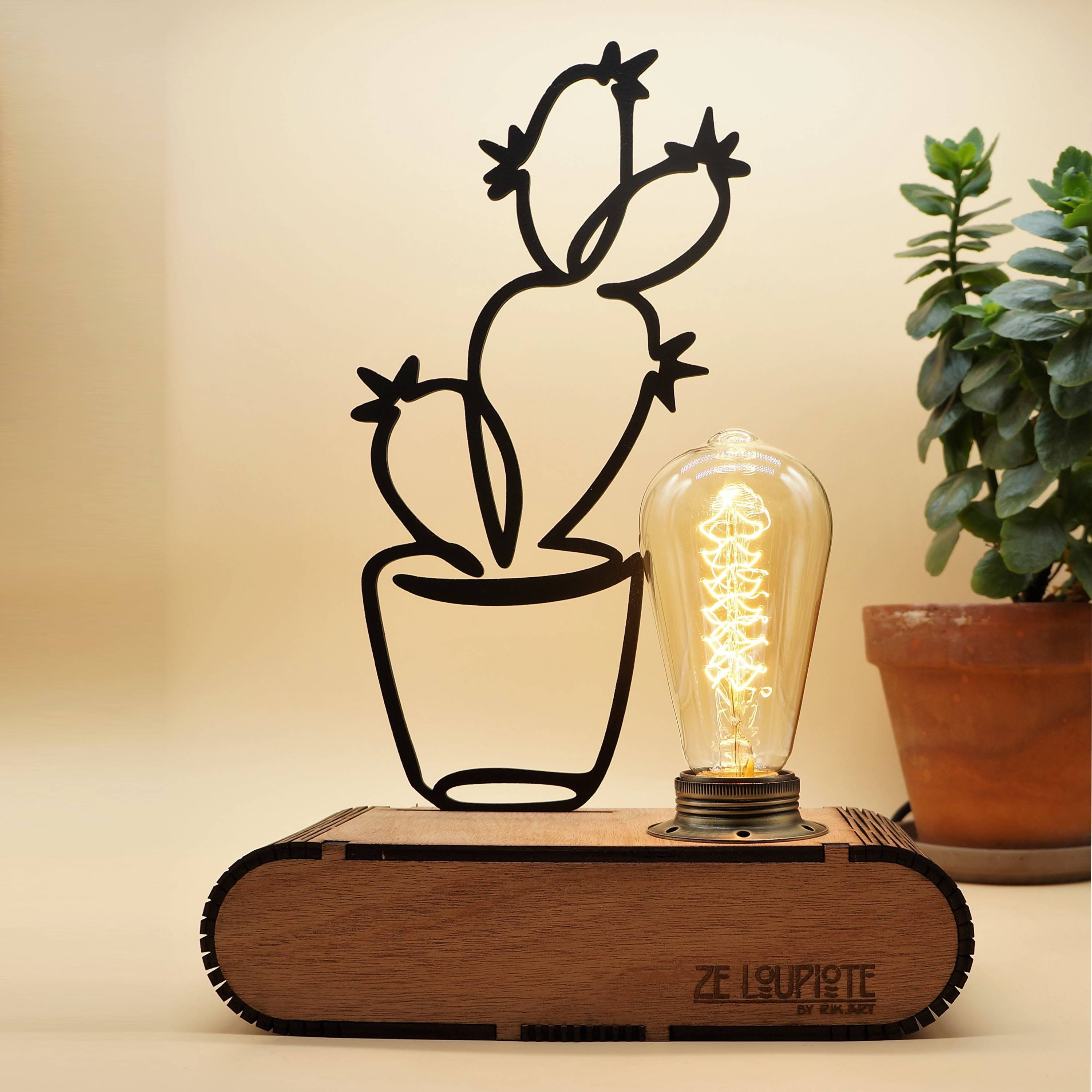 Lampe à Poser en Bois, Ze Loupiotedesign Modèle Cactus.