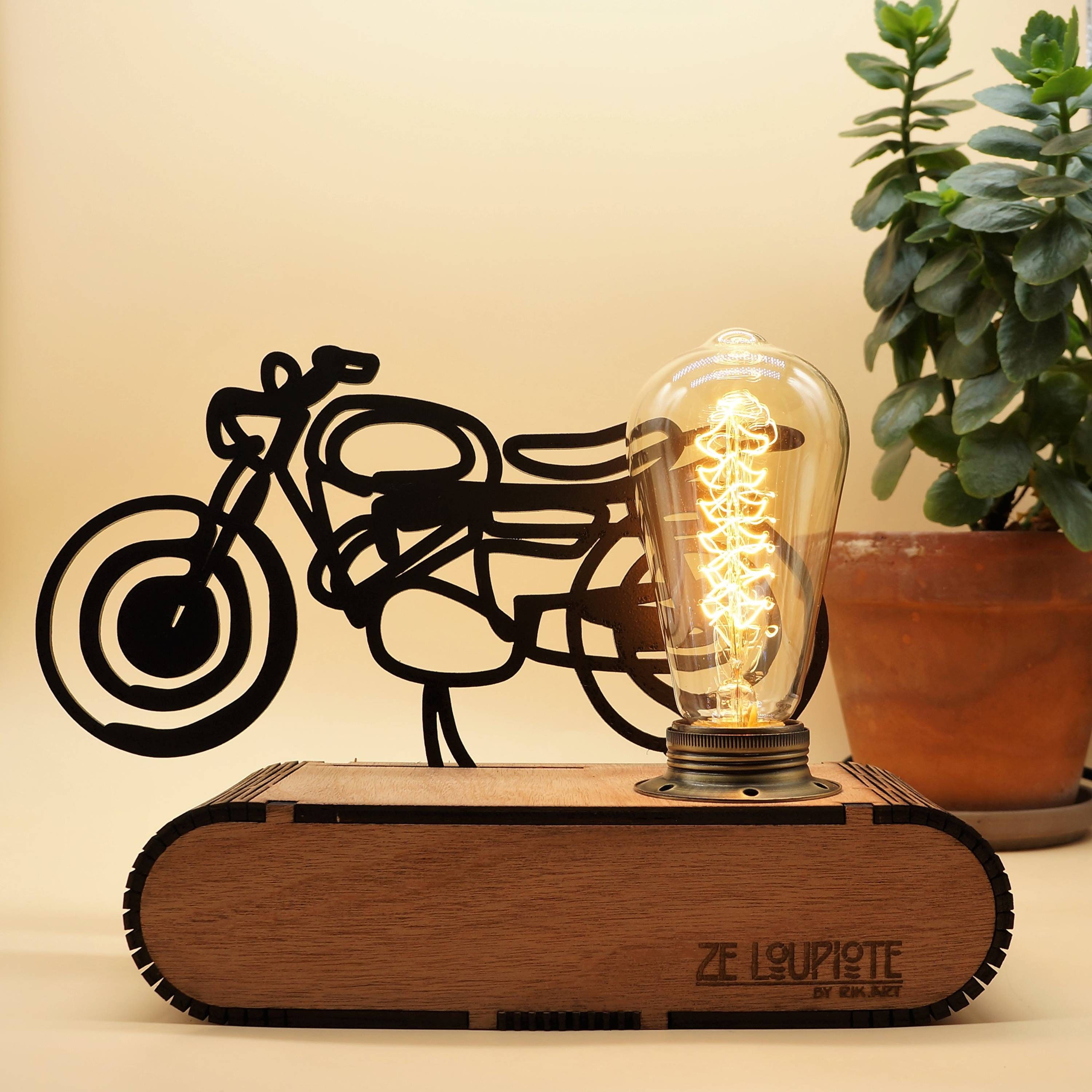 Lampe à Poser en Bois, Ze Loupiotedesign Modèle Moto.