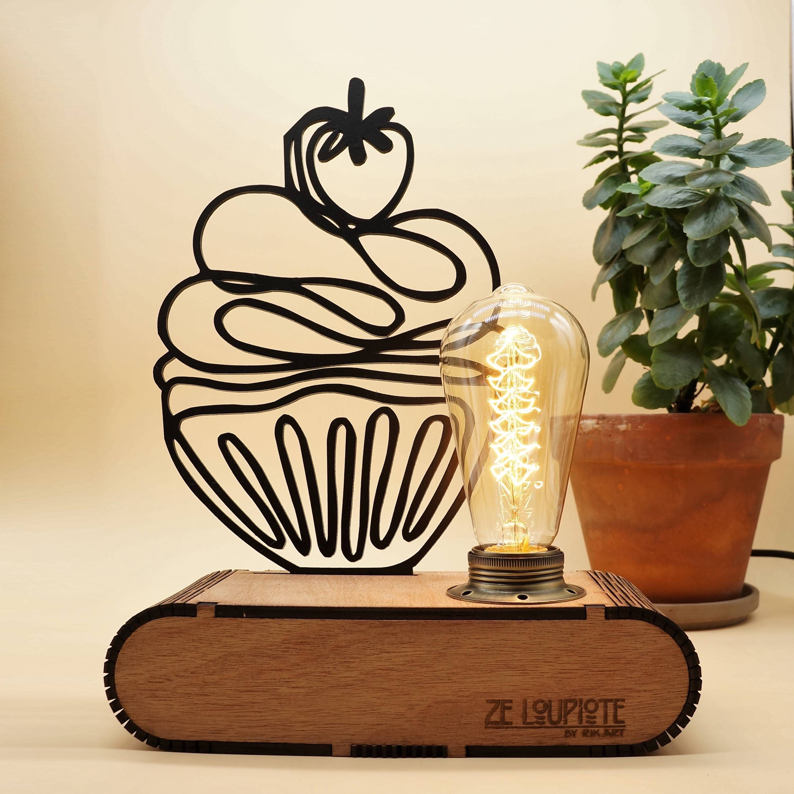 Lampe à Poser en Bois, Ze Loupiotedesign Modèle Cupcake.