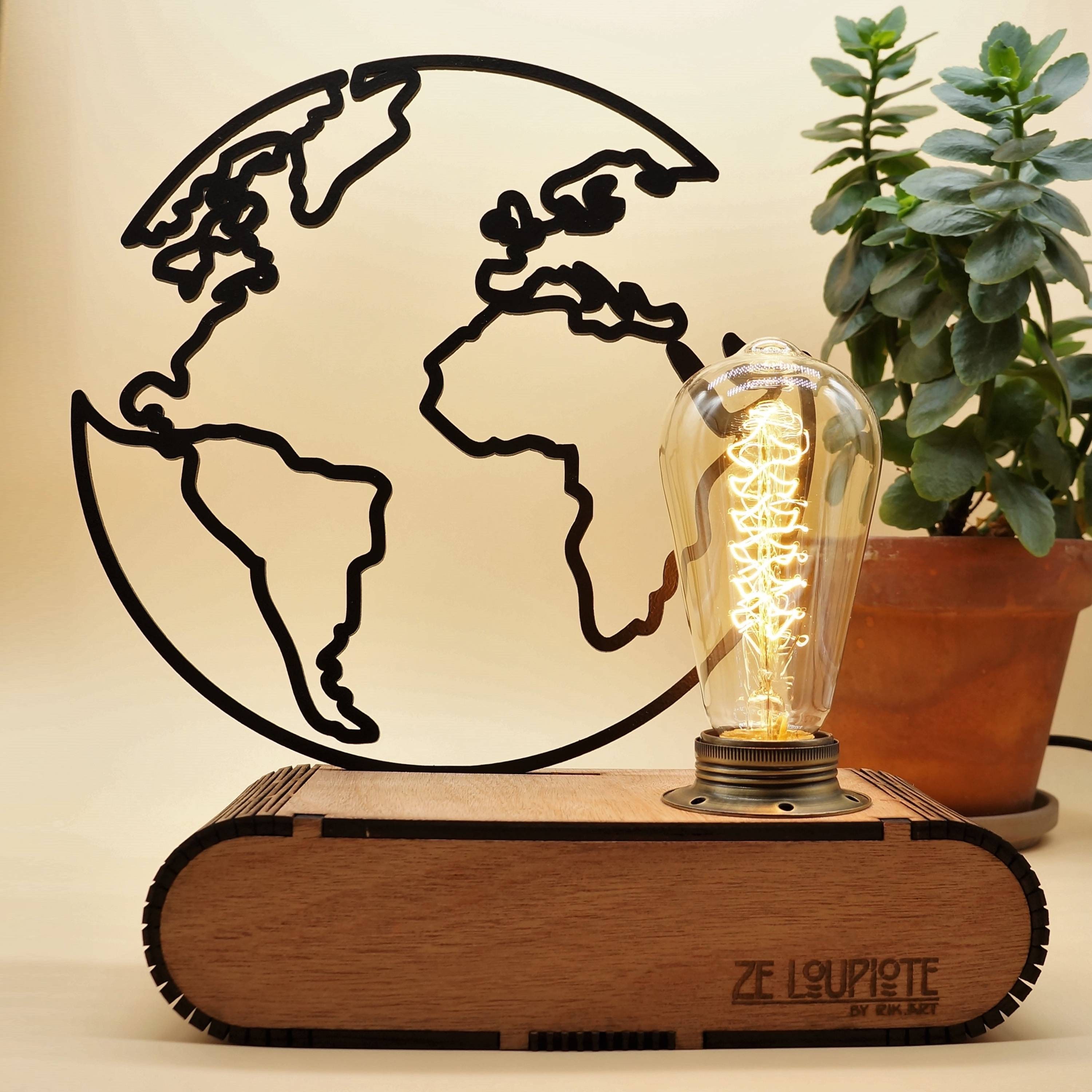 Lampe à Poser en Bois, Ze Loupiotedesign Modèle Globe.