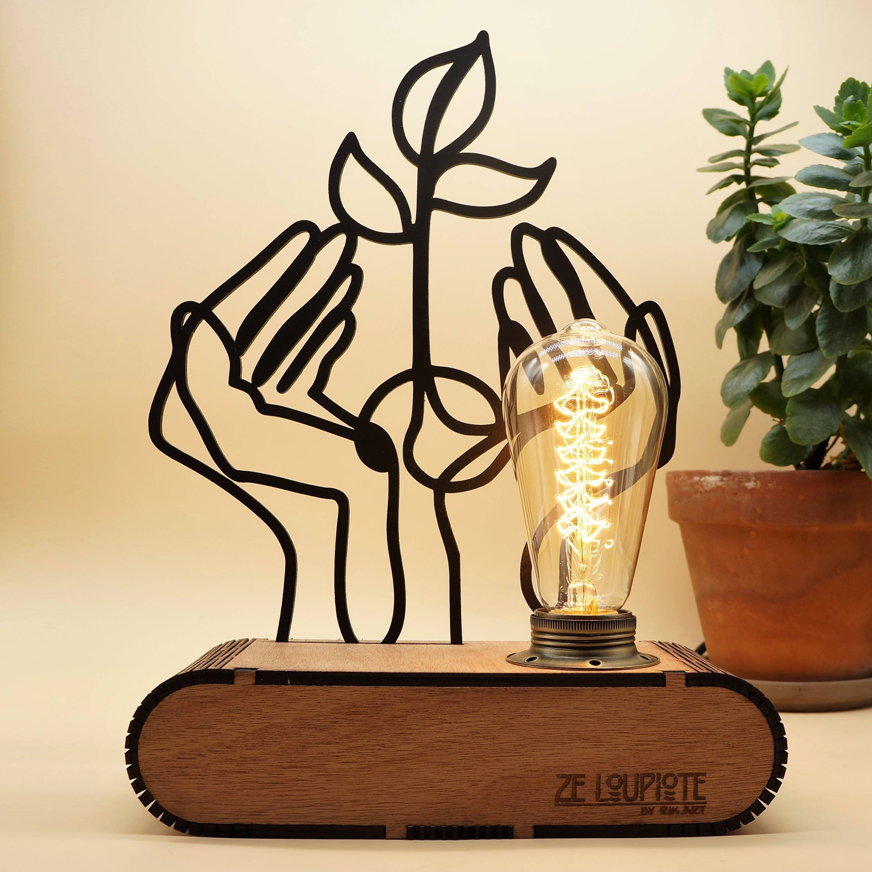 Lampe à Poser en Bois, Ze Loupiotedesign Modèle Graine.