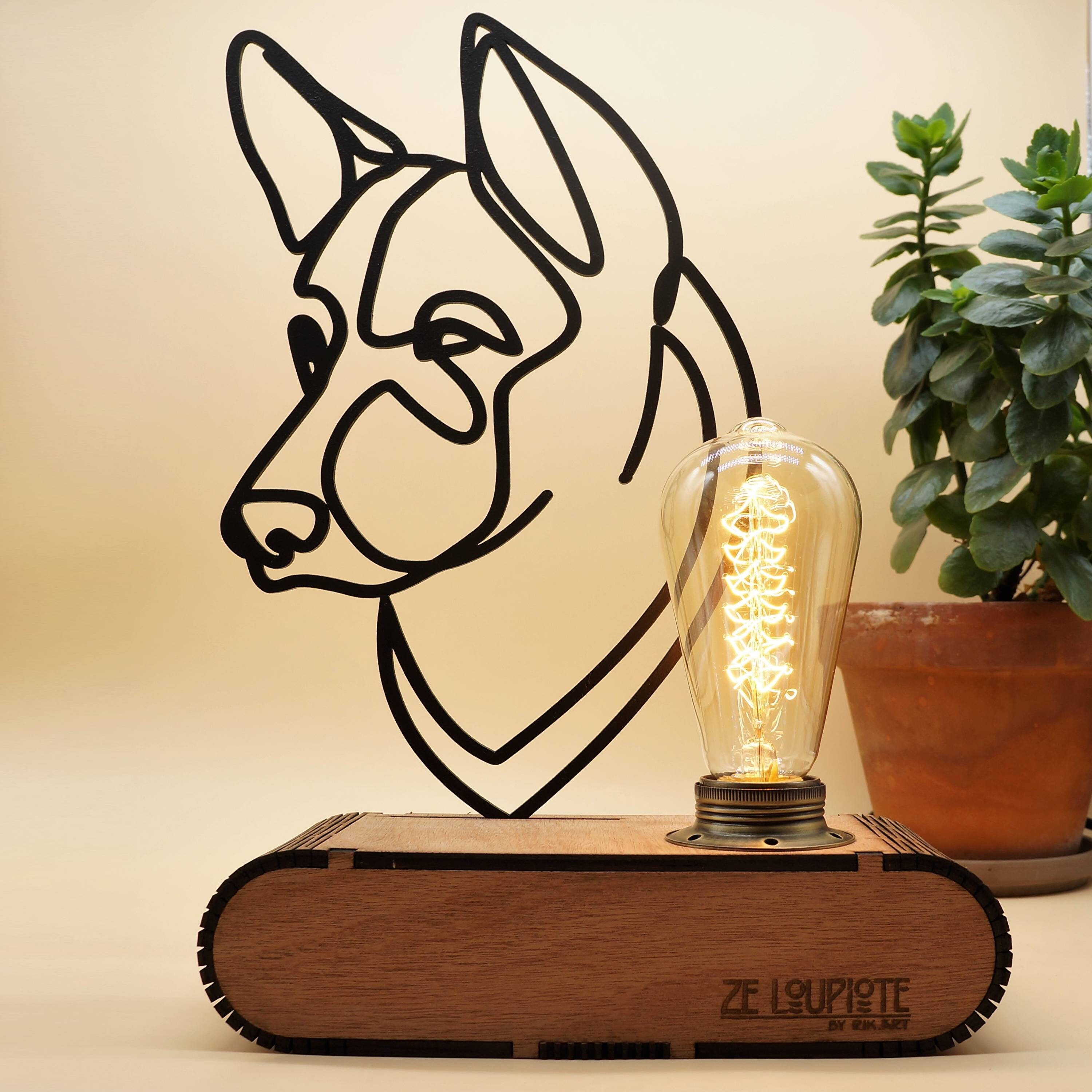 Lampe à Poser en Bois, Ze Loupiotedesign Modèle Chien Berger.