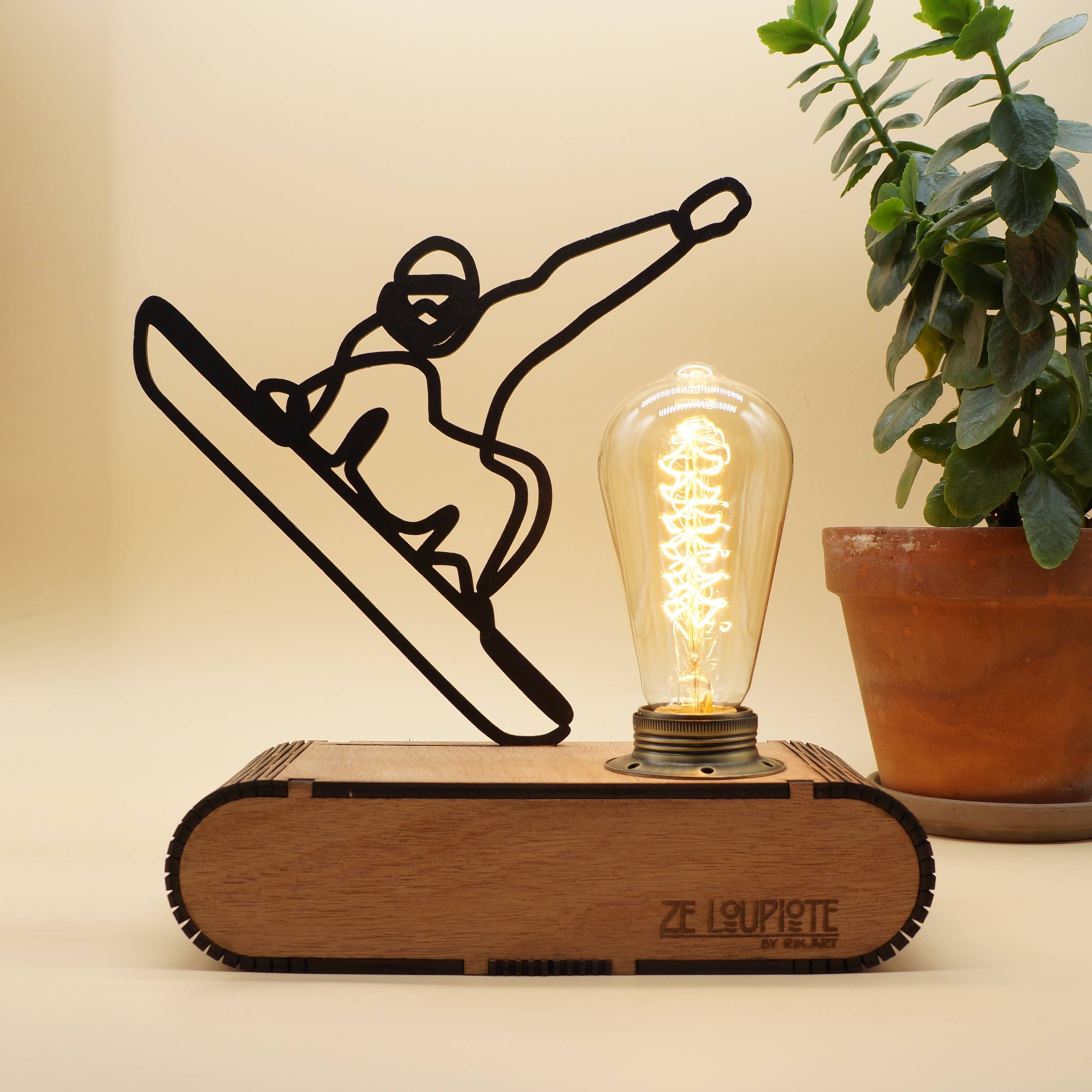 Lampe à Poser en Bois, Ze Loupiotedesign Modèle Snowboard.