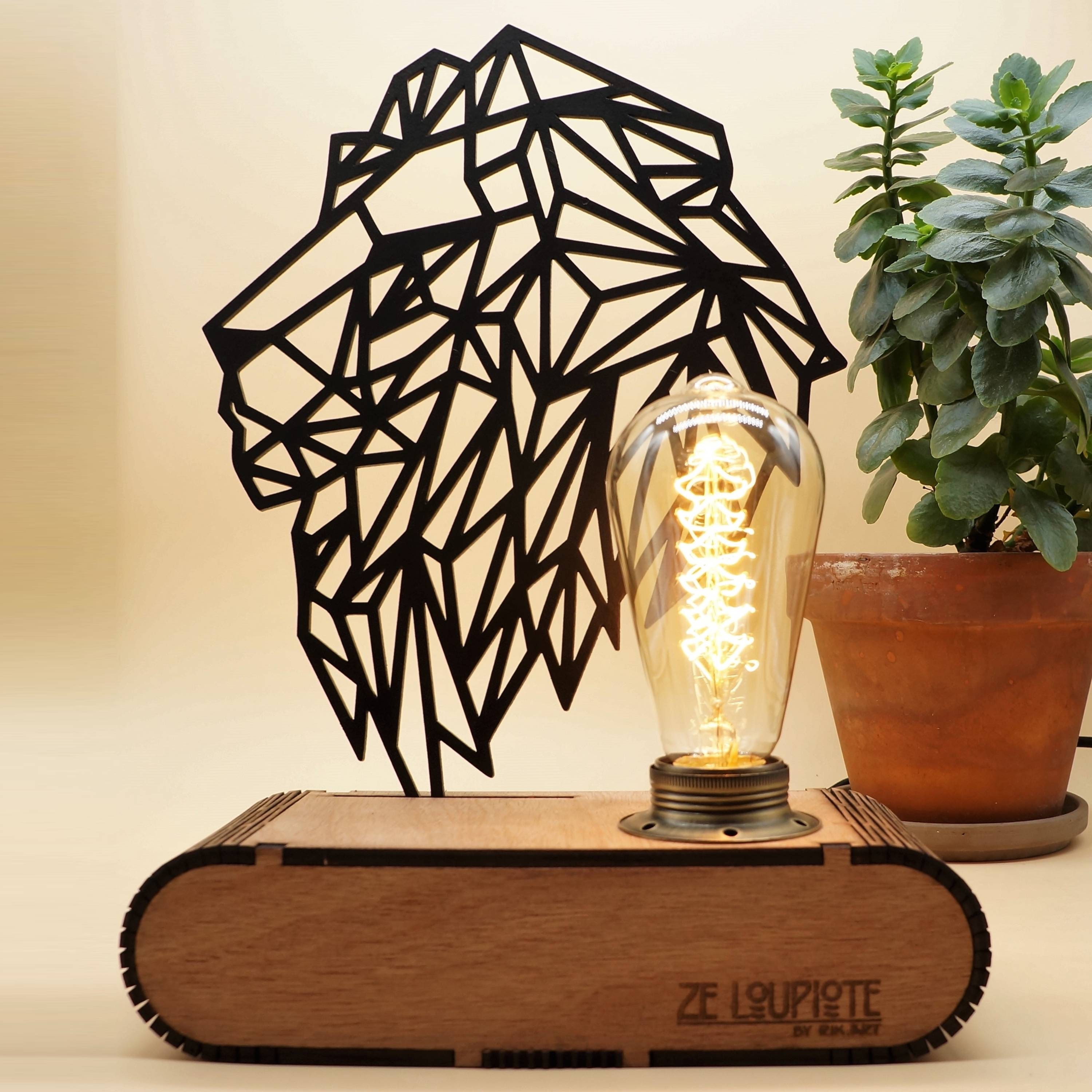 Lampe à Poser en Bois, Ze Loupiotedesign Modèle Lion Origami.