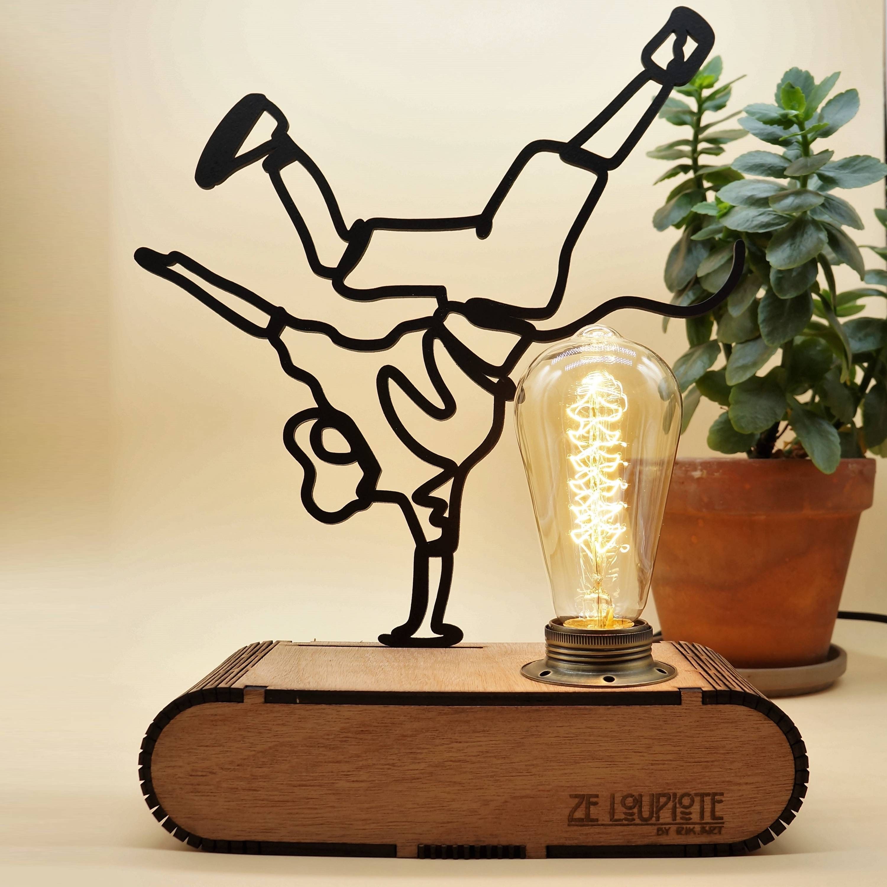 Lampe à Poser en Bois, Ze Loupiotedesign Modèle Breakdance.