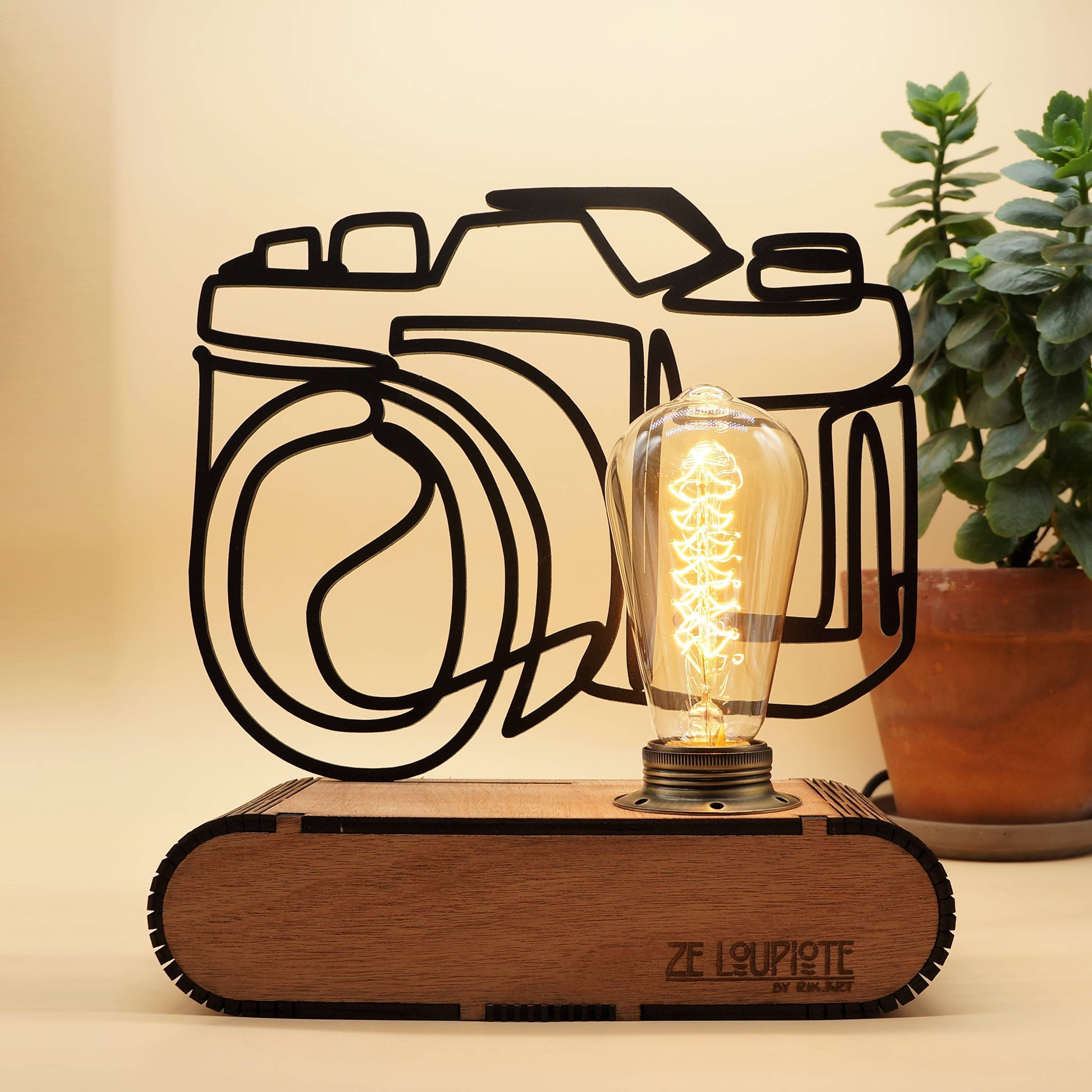 Lampe à Poser en Bois, Ze Loupiotedesign Modèle Photo.