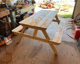 Easy-to-Build Lightweight Picnic Table Plan
