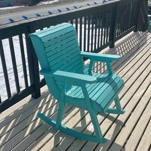 Plan bujanego fotela z cedru. Zbuduj własny bujany fotel na tylny taras lub werandę.