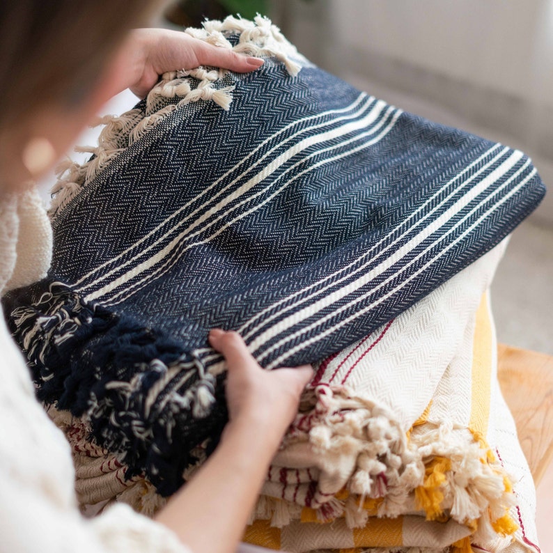 Soft king cotton bedspread is breathable and lightweight blanket. Cotton throw blanket is large and soft.
Throw blanket is eco friendly gift. Organic cotton throw is all season blanket.