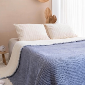 Soft Bed Quilt Comforter, Muslin Bedspread Queen, 6 Layers Gauze Throw Blanket, Warm Bed Coverlet, Off White Blue Bed Spread, Reversible