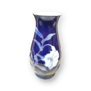 Vintage Japanese Fukagawa Vase, Ceramic Vase, Porcelain,  Cobalt Blue with Gold Gilded Lily Flower Details, 8.5&quot;