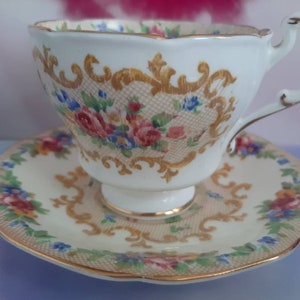 Paragon Double Warranted Teacup and Saucer, Minuet Cream G5460, Paragon DW, circa 1939-1949