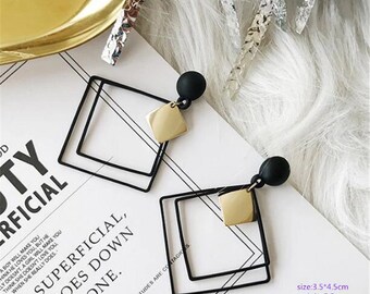 Black square earrings