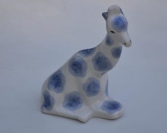 Vintage Delft Style Giraffe Figurine – Hand Painted Porcelain Animal Decor