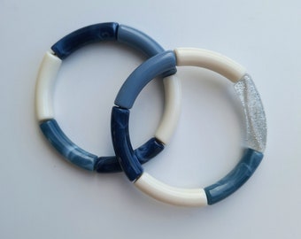 Bracelet jonc élastique en perles tubes incurvés en acrylique