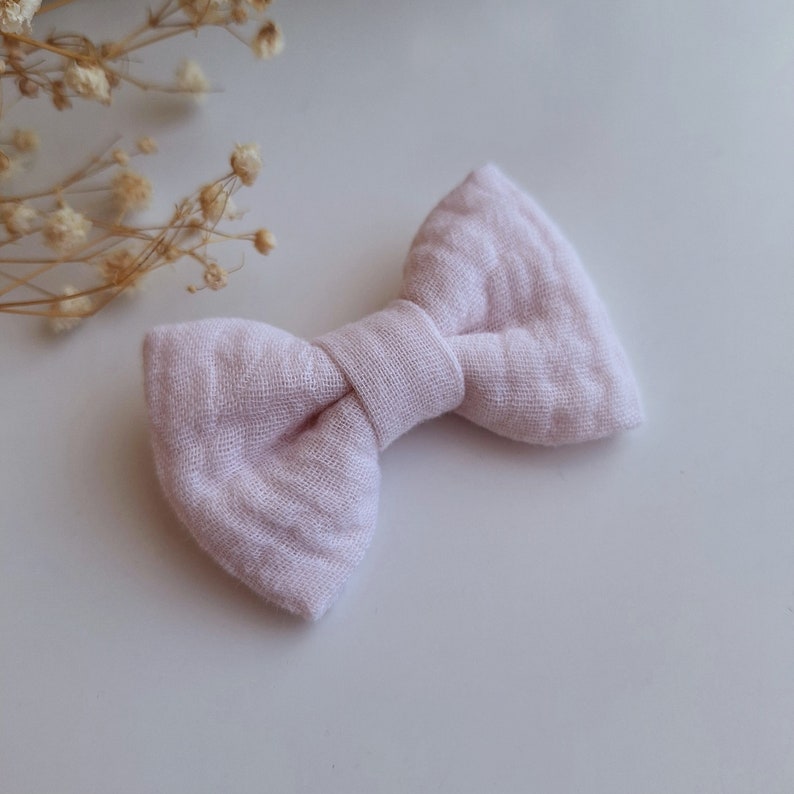 Noeud en gaze de coton sur barrette . Barrette pour bébé ou petite fille. image 5