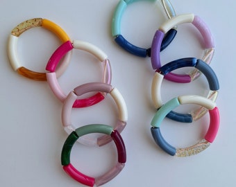 Bracelet jonc enfant élastique en perles tubes incurvés