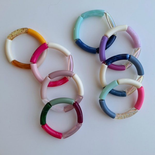 Bracelet jonc enfant élastique en perles tubes incurvés en acrylique