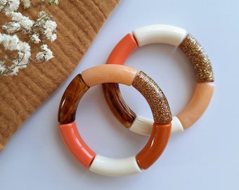 Bracelet jonc élastique en perles tubes incurvés acrylique orange et glitter doré