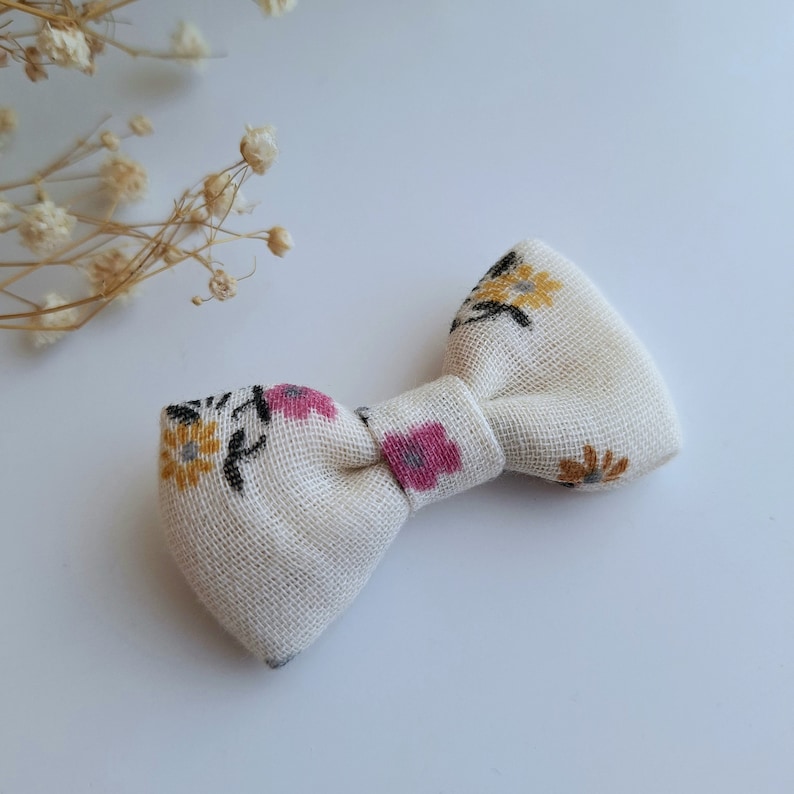 Noeud en gaze de coton sur barrette . Barrette pour bébé ou petite fille. image 5