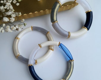 Bracelet jonc élastique en perles tubes incurvés acrylique et perles heishi dorées