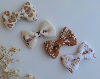 Noeud en gaze de coton sur barrette . Barrette pour bébé ou petite fille.