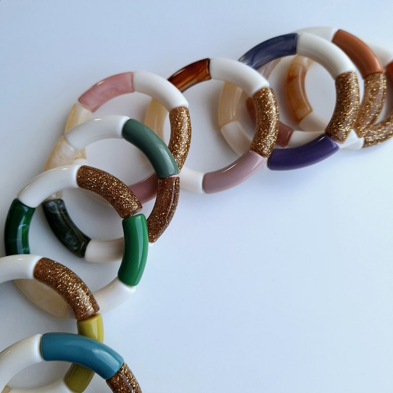 Bracelet jonc élastique en perles tubes incurvés acrylique image 1