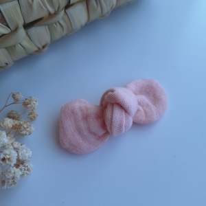 Double gauze fabric hair barrette bow on barrette, crocodile clip, anti-slip system, clic clac clip or elastic. Saumon rosé