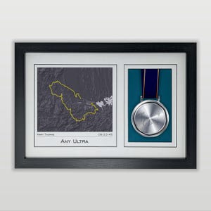 Ultramarathonhardloopkaart en medailledisplay: cadeau voor ultramarathonlopers - gemaakt op basis van je ultrahardloopgegevens