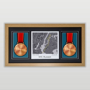 New York Route Map Marathon-Karte & Doppelmedaillen-Schaurahmen: Geschenk für New Yorker Marathonläufer, Sie und Ihn, mehrere Jahre