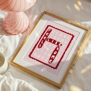 Voelt als thuis muurafdruk | Leuke roze en rode woondecoratie afbeelding 3