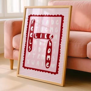 Voelt als thuis muurafdruk | Leuke roze en rode woondecoratie afbeelding 1