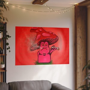 Könnte beinhalten: Wandkunst-Druck mit einem rosa und roten Cartoon-Pilz, der eine Zigarette raucht. Das Kunstwerk zeigt einen Pilz mit traurigem Gesichtsausdruck, vor rotem Hintergrund. Das Bild ist von grünem Gras umgeben.