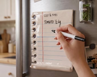 Magnete da frigo in ceramica fatto a mano, piastrella per la lista delle cose da fare, lavagna magnetica in argilla, design di carta per quaderno fatto a mano, magnete per la lista delle cose da fare sul frigorifero, regalo per lei
