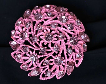Schlichte Vintage 1960s rosa emaillierte Metall und Strass Brosche