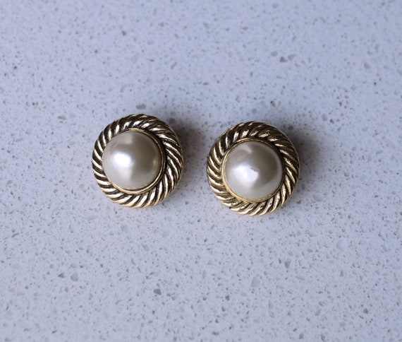 Chanel Vintage Goldtone and Faux Pearl Clip-On Ea… - image 5