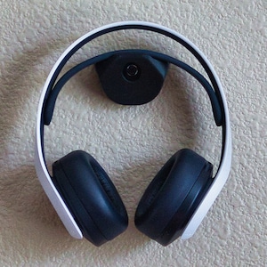 Headphone mount