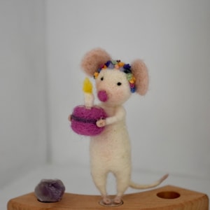 Felt mouse, birthday mouse with cake, felt mouse for birthday ring, plug for birthday ring, Grimms ring plug