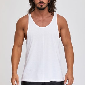 Suvi NYC-tanktops voor heren. 100% Turks pima-katoen. Biezen middenvoor en middenachter. Sporten. Sportschool. Trainen. Yoga.