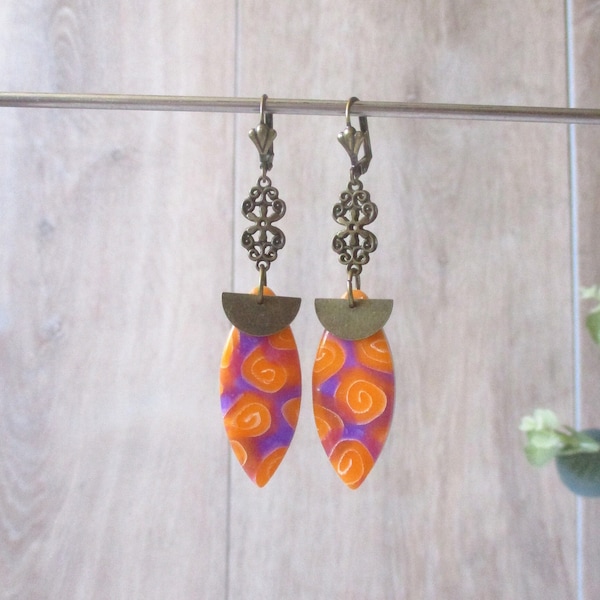 longues boucles d’oreilles orange et violet, choix dormeuse ou crochet ou clip à vis, laiton bronze, bijou fantaisie de créatrice française