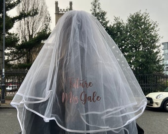 Voile de fête personnalisé Future Mrs Hen pour la future mariée | Bientôt Mme