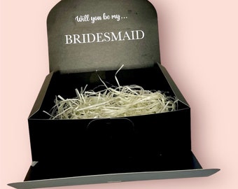 Bridesmaid proposal box | Personalised present for your bridal party and Maid of Honour in black & white