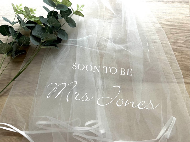 Personalised Soon to be Mrs Hen Party Veil for the Bride to Bes Hen Do Wedding Gift for the Future Bride Bild 1
