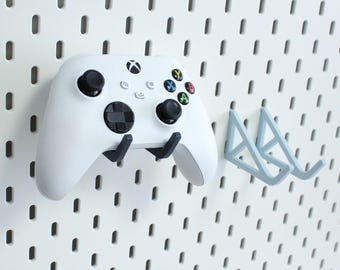 Soporte para mando de videojuegos IKEA Skadis con panel perforado, montaje impreso en 3D.