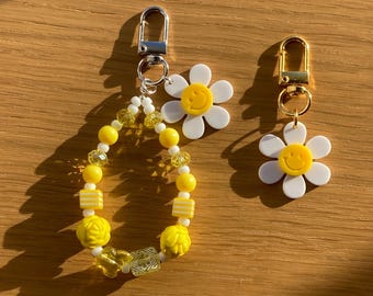 Yellow Beaded Daisy Bag Charm: Smiley Sunshine Keychain