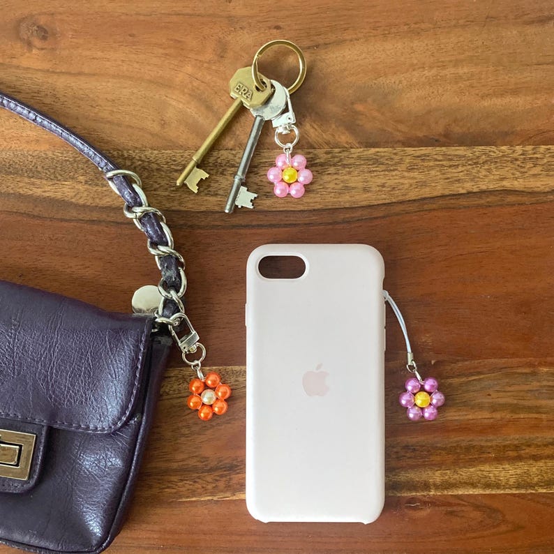 Multicolour Daisy Bag Charms, Beaded Flower Keychain, Cute Flowers
