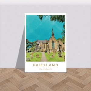 Puede incluir: Una postal vintage con una foto de una iglesia con un alto campanario y un cementerio en frente. La postal dice "FRIEZLAND Christchurch" en la parte inferior.