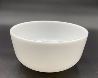 Vintage Federal White Milk Glass 2.5 qt. mixing/serving bowl